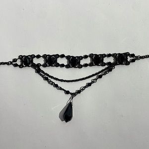 Vintage style choker w/ adjustable sizing